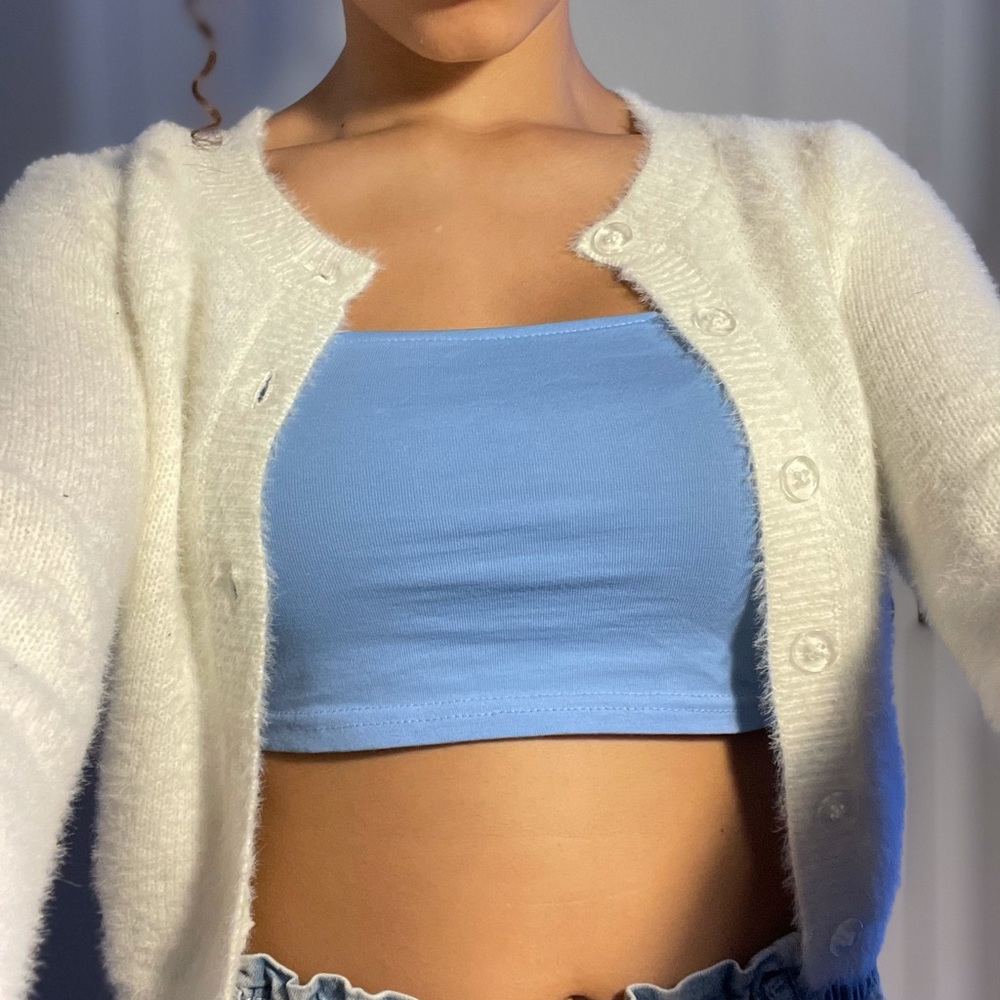 i am selling this cute white top :))